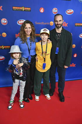 STOCKHOLM 20221125 Sofia Ledarp and Tobias Norenstedt arrive at Friday nights final in Idol together with the children Stockholm Sweden x10090x,  Copyright: xClaudioxBresciani TTx IDOL 2022 FINAL
