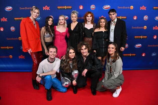 STOCKHOLM 20221125 This years Idol participants top row from left Sebastian Rydgren, Carmen Toubia, Klara Almström, Carolin Ellingsen, Vera Arkelid, Ruby Lindén and Luka Nemorin Bottom row from left Julien Keeulen, Nike Sellmar, Albin Tingwall and Ida Hallquist arrive at Friday nights final in Idol in Tele2 Arena Stockholm Sweden skiing x10090x,  Copyright: xClaudioxBresciani TTx IDOL 2022 FINAL