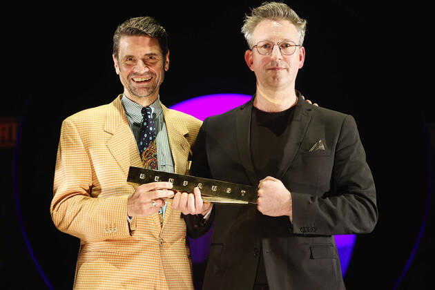 Boris Kehrmann und Walter Sutcliffe bei der Verleihung des Deutschen Theaterpreises Der Faust 2022 im Düsseldorfer Schauspielhaus. Düsseldorf, 26.11.2022