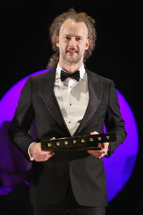 Florian Lutz bei der Verleihung des Deutschen Theaterpreises Der Faust 2022 im Düsseldorfer Schauspielhaus. Düsseldorf, 26.11.2022