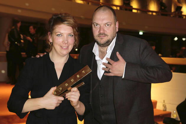 Lina Beckmann und Charly Hübner bei der Verleihung des Deutschen Theaterpreises Der Faust 2022 im Düsseldorfer Schauspielhaus. Düsseldorf, 26.11.2022