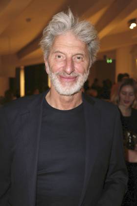 Rufus Beck bei der Verleihung des Deutschen Theaterpreises Der Faust 2022 im Düsseldorfer Schauspielhaus. Düsseldorf, 26.11.2022