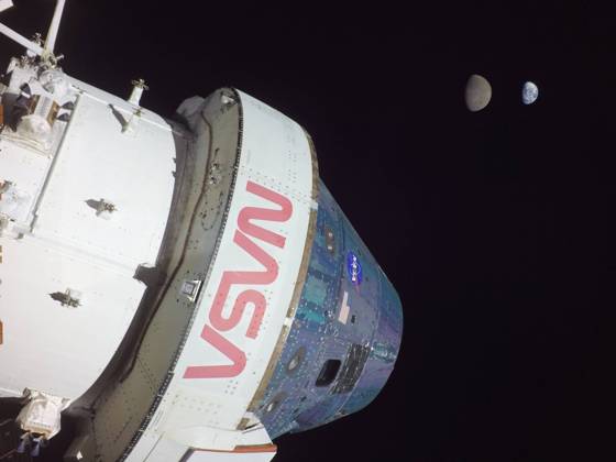 Bilder des Jahres, News 11 November News Themen der Woche KW48 News Bilder des Tages On November 28, 2022, flight day thirteen of the Artemis I mission, Orion reached its maximum distance from Earth during the Artemis I mission when it was 268,563 miles away from our home planet. Orion has now traveled farther than any other spacecraft built for humans. NASA  WAX2022112801 NASA