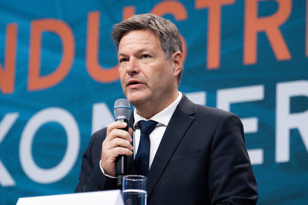 Industriekonferenz 2022 in Berlin Aktuell, 29.11.2022, Berlin, Dr. Robert Habeck, Bundesminister fuer Wirtschaft und Klimaschutz im Portrait auf der Pressekonferenz im Rahmen der Eroeffnung der Industriekonferenz 2022 im EUREF-Campus in Berlin. Bei der Industriekonferenz 2022 diskutieren Spitzenvertreterinnen und -vertretern aus Industrie, Wirtschaftsverbaenden, Gewerkschaften, Wissenschaftseinrichtungen, Politik und Botschaften ueber aktuelle industriepolitische Herausforderungen und Entwicklungen. Berlin Berlin