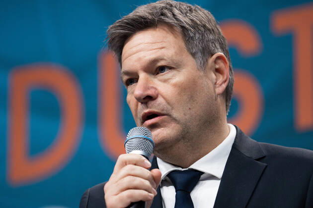Industriekonferenz 2022 in Berlin Aktuell, 29.11.2022, Berlin, Dr. Robert Habeck, Bundesminister fuer Wirtschaft und Klimaschutz im Portrait auf der Pressekonferenz im Rahmen der Eroeffnung der Industriekonferenz 2022 im EUREF-Campus in Berlin. Bei der Industriekonferenz 2022 diskutieren Spitzenvertreterinnen und -vertretern aus Industrie, Wirtschaftsverbaenden, Gewerkschaften, Wissenschaftseinrichtungen, Politik und Botschaften ueber aktuelle industriepolitische Herausforderungen und Entwicklungen. Berlin Berlin