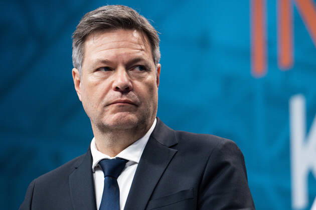 Industriekonferenz 2022 in Berlin Aktuell, 29.11.2022, Berlin, Dr. Robert Habeck, Bundesminister fuer Wirtschaft und Klimaschutz im Portrait auf der Pressekonferenz im Rahmen der Eroeffnung der Industriekonferenz 2022 im EUREF-Campus in Berlin. Bei der Industriekonferenz 2022 diskutieren Spitzenvertreterinnen und -vertretern aus Industrie, Wirtschaftsverbaenden, Gewerkschaften, Wissenschaftseinrichtungen, Politik und Botschaften ueber aktuelle industriepolitische Herausforderungen und Entwicklungen. Berlin Berlin