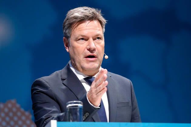 Industriekonferenz 2022 in Berlin Aktuell, 29.11.2022, Berlin, Dr. Robert Habeck, Bundesminister fuer Wirtschaft und Klimaschutz im Portrait bei seiner Rede auf der Industriekonferenz zur Eroeffnung der Industriekonferenz 2022 im EUREF-Campus in Berlin. Bei der Industriekonferenz 2022 diskutieren Spitzenvertreterinnen und -vertretern aus Industrie, Wirtschaftsverbaenden, Gewerkschaften, Wissenschaftseinrichtungen, Politik und Botschaften ueber aktuelle industriepolitische Herausforderungen und Entwicklungen.