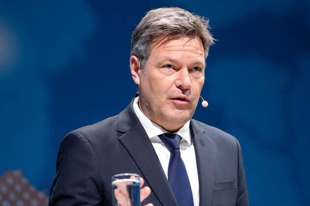Industriekonferenz 2022 in Berlin Aktuell, 29.11.2022, Berlin, Dr. Robert Habeck, Bundesminister fuer Wirtschaft und Klimaschutz im Portrait bei seiner Rede auf der Industriekonferenz zur Eroeffnung der Industriekonferenz 2022 im EUREF-Campus in Berlin. Bei der Industriekonferenz 2022 diskutieren Spitzenvertreterinnen und -vertretern aus Industrie, Wirtschaftsverbaenden, Gewerkschaften, Wissenschaftseinrichtungen, Politik und Botschaften ueber aktuelle industriepolitische Herausforderungen und Entwicklungen.