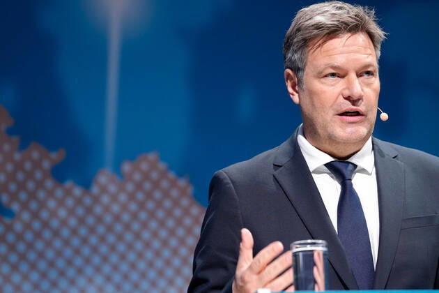Industriekonferenz 2022 in Berlin Aktuell, 29.11.2022, Berlin, Dr. Robert Habeck, Bundesminister fuer Wirtschaft und Klimaschutz im Portrait bei seiner Rede auf der Industriekonferenz zur Eroeffnung der Industriekonferenz 2022 im EUREF-Campus in Berlin. Bei der Industriekonferenz 2022 diskutieren Spitzenvertreterinnen und -vertretern aus Industrie, Wirtschaftsverbaenden, Gewerkschaften, Wissenschaftseinrichtungen, Politik und Botschaften ueber aktuelle industriepolitische Herausforderungen und Entwicklungen.