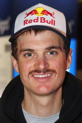 Anton Doni Palzer, geboren am 11. Maerz 1993 in Berchtesgaden, ist ein ehemaliger deutscher Skibergsteiger, Berglaeufer und aktuell Radrennfahrer. Foto: Palzer auf der Sportmesse Ispo 2022, Messe Muenchen