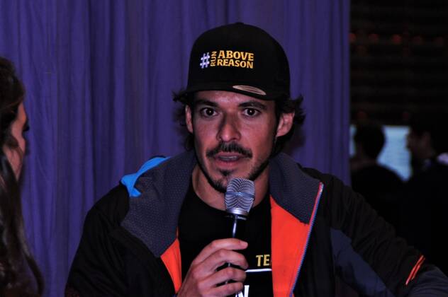 Joao Andrade ist ein internationaler Ultra-Trail Runner. Foto: Andrade auf der Sportartikel-Leitmesse Ispo 2022, Messe Muenchen