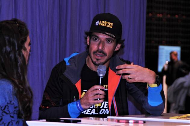 Joao Andrade ist ein internationaler Ultra-Trail Runner. Foto: Andrade auf der Sportartikel-Leitmesse Ispo 2022, Messe Muenchen