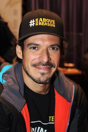 Joao Andrade ist ein internationaler Ultra-Trail Runner. Foto: Andrade auf der Sportartikel-Leitmesse Ispo 2022, Messe Muenchen