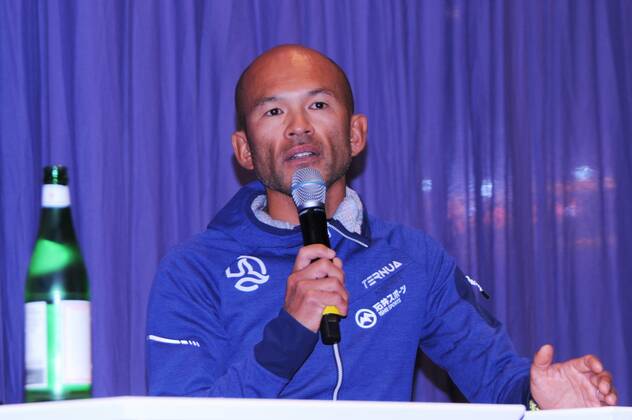 Kazuya Hiraide, geboren am 25. Mai 1979 aus Fujimi, Praefektur Nagano, ist ein japanischer Skibergsteiger, Bergsteiger und professioneller Bergkameramann. Foto: Hiraide auf der Sportartikel-Fachmesse Ispo 2022, Messe Muenchen