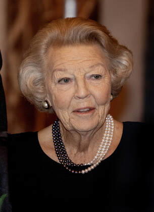 29-11-2022 Amsterdam Princess Beatrix at the award ceremony of the Erasmus Prize, 150.000,-- euro to the Israeli writer David Grossman (Jerusalem, 1954) in the Royal Palace of Amsterdam. This year theme is Connectors in a Divided World. Â  Copyright: xPPEx