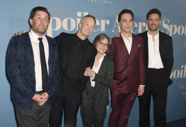 Bilder des Jahres 2022, Entertainment 11 November Entertainment Bilder des Tages NEW YORK, NY - NOVEMBER 29: Michael Showalter, Bill Irwin, Sally Field, Jim Parsons and Ben Aldridge at the NY Premiere of Spoiler Alert at Skirball Center for Performing Arts in New York City on November 29, 2022. Copyright: xJohnxPalmerx