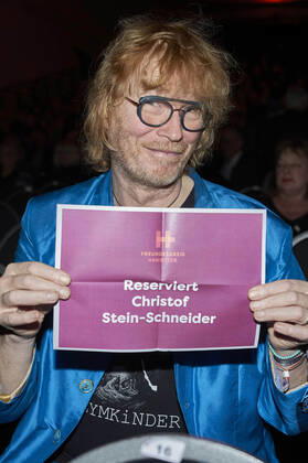 Christof Stein-Schneider bei der Verleihung des Stadtkulturpreises 2022 durch den Freundeskreis Hannover an Fury in the Slaughterhouse in der Orangerie Herrenhausen. Hannover, 29.12.2022