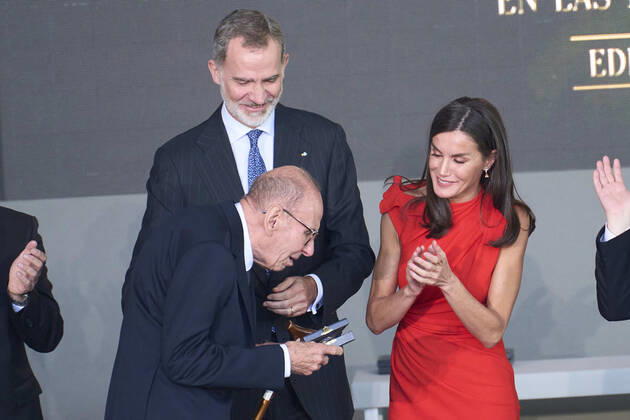 01-12-2022 Tenerife Queen Letizia and King Felipe attend the gold medal for merit of the fine arts 2021 at the Tenerife space for the arts at Santa Cruz at Tenerife. No Spain Â  Copyright: xPPEx