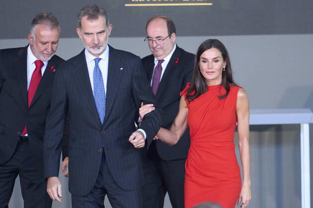 01-12-2022 Tenerife Queen Letizia and King Felipe attend the gold medal for merit of the fine arts 2021 at the Tenerife space for the arts at Santa Cruz at Tenerife. No Spain Â  Copyright: xPPEx