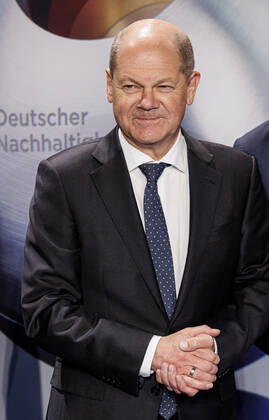 02.12.2022. Düsseldorf. Bundeskanzler Olaf Scholz bei der Verleihung zum 15. Deutschen Nachhaltigkeitspreis im Düsseldorfer Maritim Hotel. Düsseldorf Maritim Hotel Nordrhein-Westfalen Deutschland