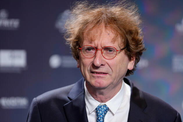 15. Deutscher Nachhaltigkeitspreis in Duesseldorf Prof. Dr. Michael Braungart der Gruender und wissenschaftlicher Geschaeftsfuehrer, EPEA GmbH und Ehrenpreistraeger im Portrait auf dem Roten Teppich auf dem 15. Deutscher Nachhaltigkeitspreis im Maritim Hotel in Duesseldorf Duesseldorf Nordrhein-Westfalen Deutschland