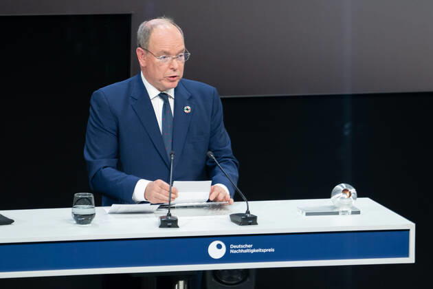 15. Deutscher Nachhaltigkeitspreis in Duesseldorf S.D. Fuerst Albert II. von Monaco bei der Verleihung des Ehrenpreises auf dem 15. Deutscher Nachhaltigkeitspreis im Maritim Hotel in Duesseldorf Duesseldorf Nordrhein-Westfalen Deutschland