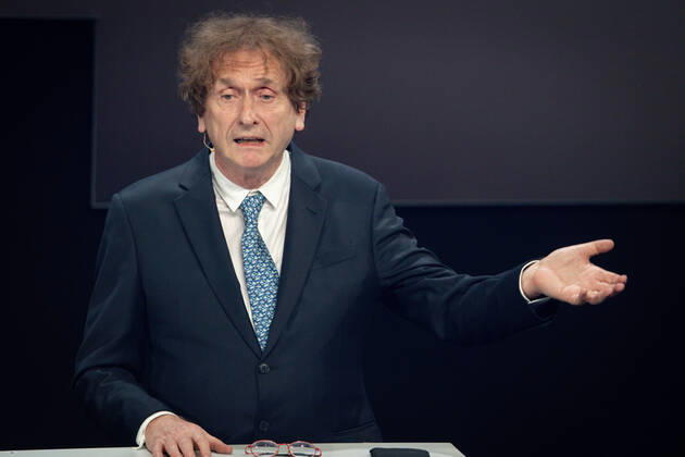 15. Deutscher Nachhaltigkeitspreis in Duesseldorf Prof. Dr. Michael Braungart der Gruender und wissenschaftlicher Geschaeftsfuehrer, EPEA GmbH und Ehrenpreistraeger auf der Buehne auf dem 15. Deutscher Nachhaltigkeitspreis im Maritim Hotel in Duesseldorf Duesseldorf Nordrhein-Westfalen Deutschland