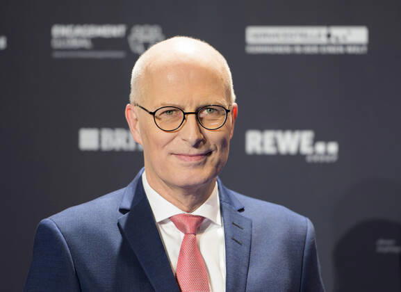 Dr. Peter TSCHENTSCHER (Praesident des Bundesrates, Erster Baergermeister von Hamburg), Verleihung Deutscher Nachhaltigkeitspreis am 02.12.2022 in Duesseldorf Deutschland.