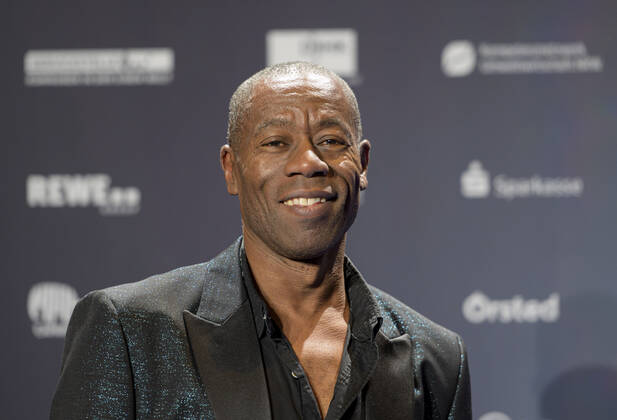 Andrew ROACHFORD, Saenger, Verleihung Deutscher Nachhaltigkeitspreis am 02.12.2022 in Duesseldorf Deutschland.