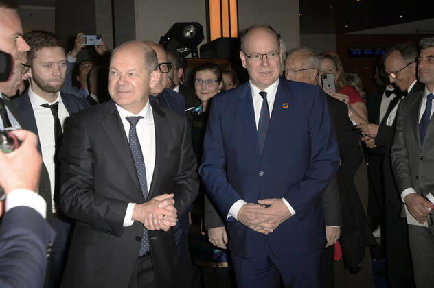 Olaf Scholz und Fürst Albert II. von Monaco bei der Verleihung des 15. Deutschen Nachhaltigkeitspreises 2022 im Maritim Hotel. Düsseldorf, 02.12.2022