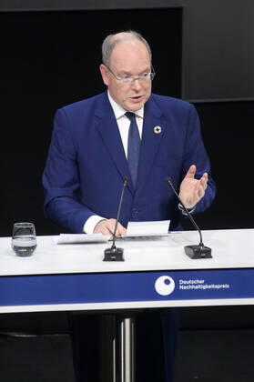 Fürst Albert II. von Monaco bei der Verleihung des 15. Deutschen Nachhaltigkeitspreises 2022 im Maritim Hotel. Düsseldorf, 02.12.2022