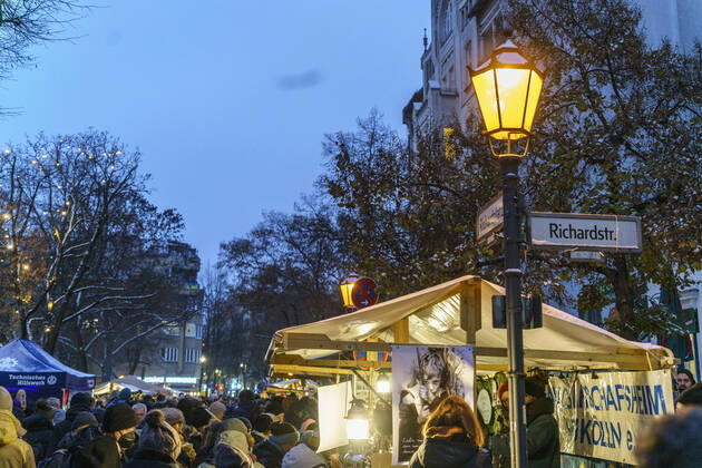 Rixdorf Weihnachtsmarkt, Neuköllner Richardplatz, 200 Verkaufsstände mit Glühwein, Holzspielzeug, Kerzen, Honig, selbstgebastelte Geschenke, Alt-Rixdorfer Weihnachtsmarkt 2022, Neuköllner Richardplatz, 200 Verkaufsstände mit Glühwein, Holzspielzeug, Kerzen, Honig, selbstgebastelte Geschenke. Findet am 2ten Adventswochende statt.