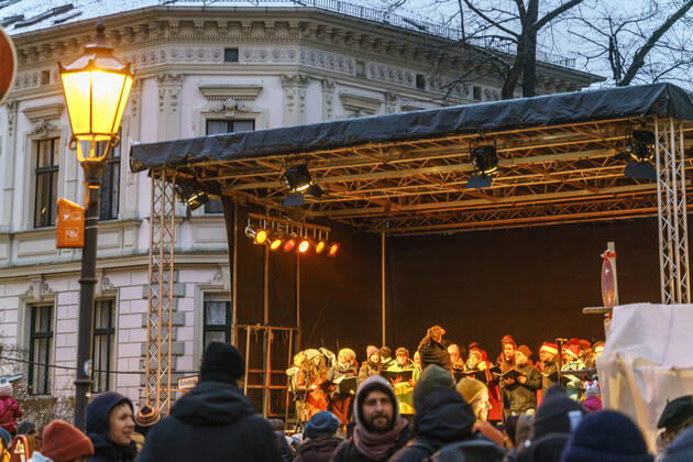 Rixdorf Weihnachtsmarkt, Neuköllner Richardplatz, 200 Verkaufsstände mit Glühwein, Holzspielzeug, Kerzen, Honig, selbstgebastelte Geschenke, Alt-Rixdorfer Weihnachtsmarkt 2022, Neuköllner Richardplatz, 200 Verkaufsstände mit Glühwein, Holzspielzeug, Kerzen, Honig, selbstgebastelte Geschenke. Findet am 2ten Adventswochende statt.