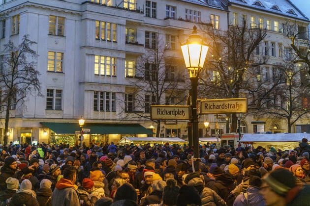 Rixdorf Weihnachtsmarkt, Neuköllner Richardplatz, 200 Verkaufsstände mit Glühwein, Holzspielzeug, Kerzen, Honig, selbstgebastelte Geschenke, Alt-Rixdorfer Weihnachtsmarkt 2022, Neuköllner Richardplatz, 200 Verkaufsstände mit Glühwein, Holzspielzeug, Kerzen, Honig, selbstgebastelte Geschenke. Findet am 2ten Adventswochende statt.
