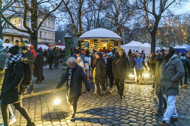 Rixdorf Weihnachtsmarkt, Neuköllner Richardplatz, 200 Verkaufsstände mit Glühwein, Holzspielzeug, Kerzen, Honig, selbstgebastelte Geschenke, Alt-Rixdorfer Weihnachtsmarkt 2022, Neuköllner Richardplatz, 200 Verkaufsstände mit Glühwein, Holzspielzeug, Kerzen, Honig, selbstgebastelte Geschenke. Findet am 2ten Adventswochende statt.