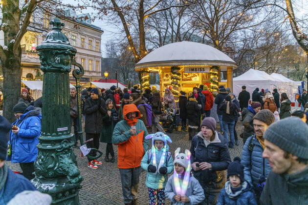Rixdorf Weihnachtsmarkt, Neuköllner Richardplatz, 200 Verkaufsstände mit Glühwein, Holzspielzeug, Kerzen, Honig, selbstgebastelte Geschenke, Alt-Rixdorfer Weihnachtsmarkt 2022, Neuköllner Richardplatz, 200 Verkaufsstände mit Glühwein, Holzspielzeug, Kerzen, Honig, selbstgebastelte Geschenke. Findet am 2ten Adventswochende statt.