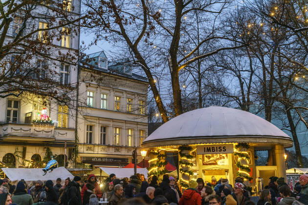 Rixdorf Weihnachtsmarkt, Neuköllner Richardplatz, 200 Verkaufsstände mit Glühwein, Holzspielzeug, Kerzen, Honig, selbstgebastelte Geschenke, Alt-Rixdorfer Weihnachtsmarkt 2022, Neuköllner Richardplatz, 200 Verkaufsstände mit Glühwein, Holzspielzeug, Kerzen, Honig, selbstgebastelte Geschenke. Findet am 2ten Adventswochende statt.