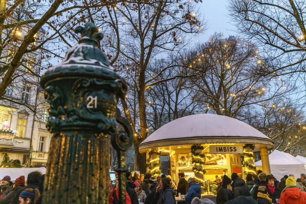 Rixdorf Weihnachtsmarkt, Neuköllner Richardplatz, 200 Verkaufsstände mit Glühwein, Holzspielzeug, Kerzen, Honig, selbstgebastelte Geschenke, Alt-Rixdorfer Weihnachtsmarkt 2022, Neuköllner Richardplatz, 200 Verkaufsstände mit Glühwein, Holzspielzeug, Kerzen, Honig, selbstgebastelte Geschenke. Findet am 2ten Adventswochende statt.