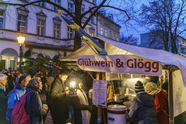 Rixdorf Weihnachtsmarkt, Neuköllner Richardplatz, 200 Verkaufsstände mit Glühwein, Holzspielzeug, Kerzen, Honig, selbstgebastelte Geschenke, Alt-Rixdorfer Weihnachtsmarkt 2022, Neuköllner Richardplatz, 200 Verkaufsstände mit Glühwein, Holzspielzeug, Kerzen, Honig, selbstgebastelte Geschenke. Findet am 2ten Adventswochende statt.