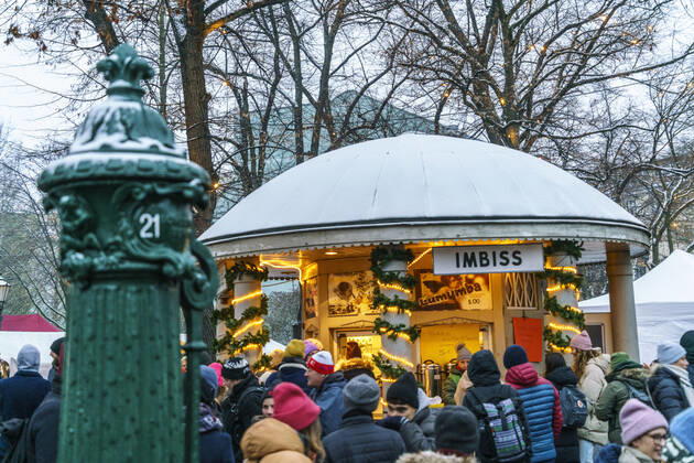 Rixdorf Weihnachtsmarkt, Neuköllner Richardplatz, 200 Verkaufsstände mit Glühwein, Holzspielzeug, Kerzen, Honig, selbstgebastelte Geschenke, Alt-Rixdorfer Weihnachtsmarkt 2022, Neuköllner Richardplatz, 200 Verkaufsstände mit Glühwein, Holzspielzeug, Kerzen, Honig, selbstgebastelte Geschenke. Findet am 2ten Adventswochende statt.