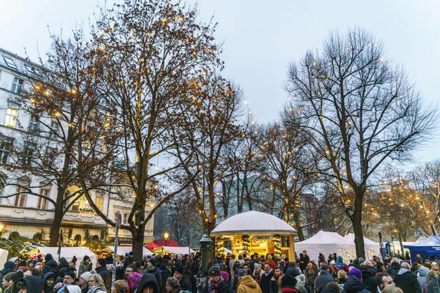Rixdorf Weihnachtsmarkt, Neuköllner Richardplatz, 200 Verkaufsstände mit Glühwein, Holzspielzeug, Kerzen, Honig, selbstgebastelte Geschenke, Alt-Rixdorfer Weihnachtsmarkt 2022, Neuköllner Richardplatz, 200 Verkaufsstände mit Glühwein, Holzspielzeug, Kerzen, Honig, selbstgebastelte Geschenke. Findet am 2ten Adventswochende statt.