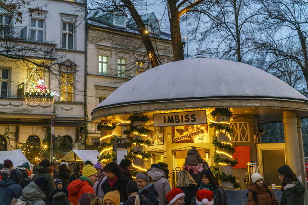 Rixdorf Weihnachtsmarkt, Neuköllner Richardplatz, 200 Verkaufsstände mit Glühwein, Holzspielzeug, Kerzen, Honig, selbstgebastelte Geschenke, Alt-Rixdorfer Weihnachtsmarkt 2022, Neuköllner Richardplatz, 200 Verkaufsstände mit Glühwein, Holzspielzeug, Kerzen, Honig, selbstgebastelte Geschenke. Findet am 2ten Adventswochende statt.