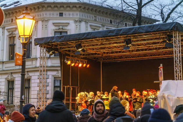 Rixdorf Weihnachtsmarkt, Neuköllner Richardplatz, 200 Verkaufsstände mit Glühwein, Holzspielzeug, Kerzen, Honig, selbstgebastelte Geschenke, Alt-Rixdorfer Weihnachtsmarkt 2022, Neuköllner Richardplatz, 200 Verkaufsstände mit Glühwein, Holzspielzeug, Kerzen, Honig, selbstgebastelte Geschenke. Findet am 2ten Adventswochende statt.