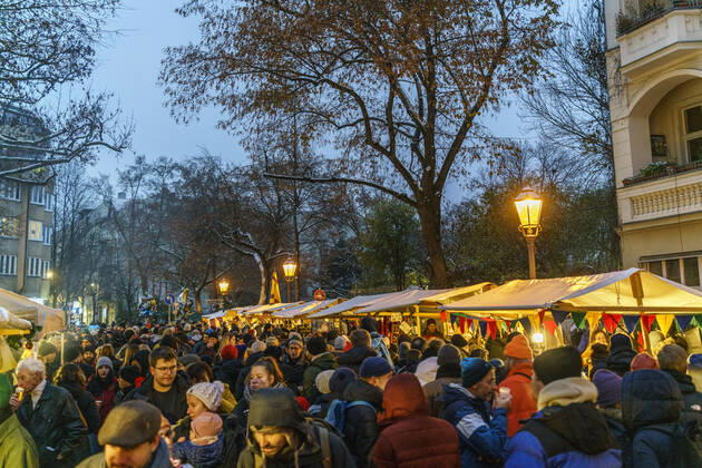 Rixdorf Weihnachtsmarkt, Neuköllner Richardplatz, 200 Verkaufsstände mit Glühwein, Holzspielzeug, Kerzen, Honig, selbstgebastelte Geschenke, Alt-Rixdorfer Weihnachtsmarkt 2022, Neuköllner Richardplatz, 200 Verkaufsstände mit Glühwein, Holzspielzeug, Kerzen, Honig, selbstgebastelte Geschenke. Findet am 2ten Adventswochende statt.