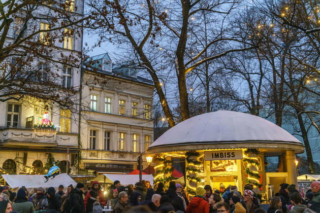 Rixdorf Weihnachtsmarkt, Neuköllner Richardplatz, 200 Verkaufsstände mit Glühwein, Holzspielzeug, Kerzen, Honig, selbstgebastelte Geschenke, Alt-Rixdorfer Weihnachtsmarkt 2022, Neuköllner Richardplatz, 200 Verkaufsstände mit Glühwein, Holzspielzeug, Kerzen, Honig, selbstgebastelte Geschenke. Findet am 2ten Adventswochende statt.