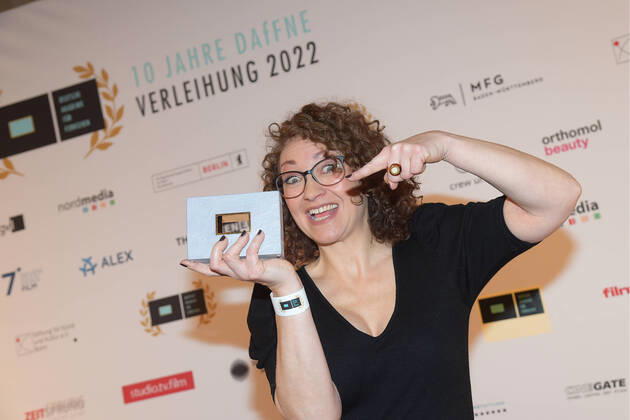 Entertainment Themen der Woche KW48 Entertainment Bilder des Tages Verleihung der DAfFNE-Auszeichnung 2022 Janine Dauterich, Preis für Filmschnitt, Geiseldrama , Gladbeck, Verleihung der DAfFNE-Deutsche Akademie für Fernsehen, Auszeichnung 2022 im Meistersall in Berlin am 03.12.2022