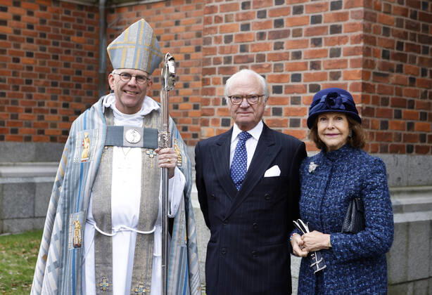 UPPSALA 20221204 New Archbishop Martin ModÃ us with King Carl Gustaf and Queen Silvia after the reception service and high mass on the second Advent in Uppsala Cathedral Uppsala Sweden x10430x,  Copyright: xChristinexOlsson TTx MOTTAGNINGSGUDSTJÄNST ÄRKEBISKOP MODEUS