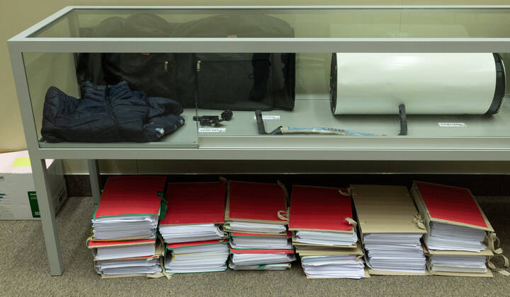 Bilder des Jahres 2022, News 12 Dezember News Bilder des Tages Belgien, Gerichtsprozess zu Terror-Anschlägen in Brüssel Pieces of evidence pictured at the first day of the trial of the attacks of March 22, 2016, at the Brussels-Capital Assizes Court, Monday 05 December 2022 at the Justitia site in Haren, Brussels. On March 22 2016, 32 people were killed and 324 got injured in suicide bombings at Zaventem national airport and Maalbeek Maelbeek metro station, which were claimed by ISIL.  POOLxBENOITxDOPPAGNE 55112375