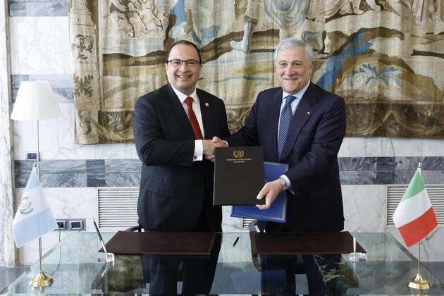 December 5, 2022, Rome, Italy: Italian Foreign Minister, Antonio Tajani (R), and his Guatemalan counterpart, Mario Adolfo Bucaro Flores, during a meeting at Farnesina Palace, in Rome, Italy, 05 December 2022. The two Ministers signed a memorandum on Political Dialogue to strengthen the relations of the two countries on immigration and trade. ANSA FABIO FRUSTACI Rome Italy - ZUMAa110 20221205_zaf_a110_002 Copyright: xFabioxFrustacix