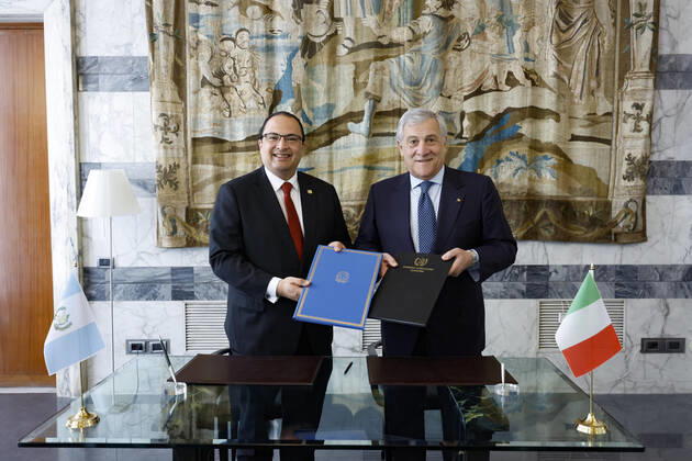 December 5, 2022, Rome, Italy: Italian Foreign Minister, Antonio Tajani (R), and his Guatemalan counterpart, Mario Adolfo Bucaro Flores, during a meeting at Farnesina Palace, in Rome, Italy, 05 December 2022. The two Ministers signed a memorandum on Political Dialogue to strengthen the relations of the two countries on immigration and trade. ANSA FABIO FRUSTACI Rome Italy - ZUMAa110 20221205_zaf_a110_003 Copyright: xFabioxFrustacix
